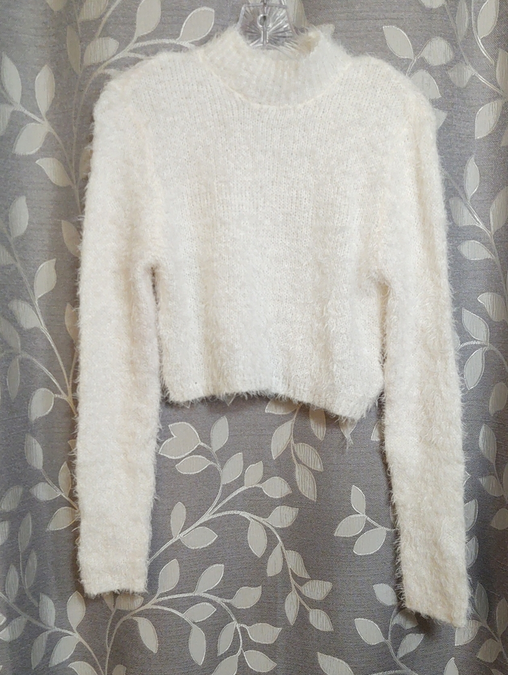 Wild Fable Women's Cream Fuzzy Cropped Sweater size M